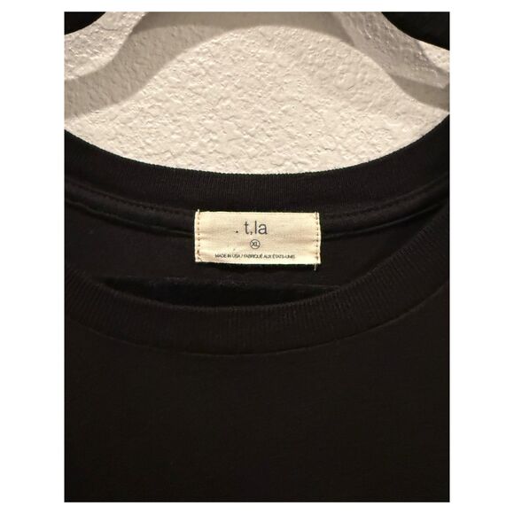 T.LA Sleeveless Round Neck Asymmetric Black Blouse - Picture 2 of 4